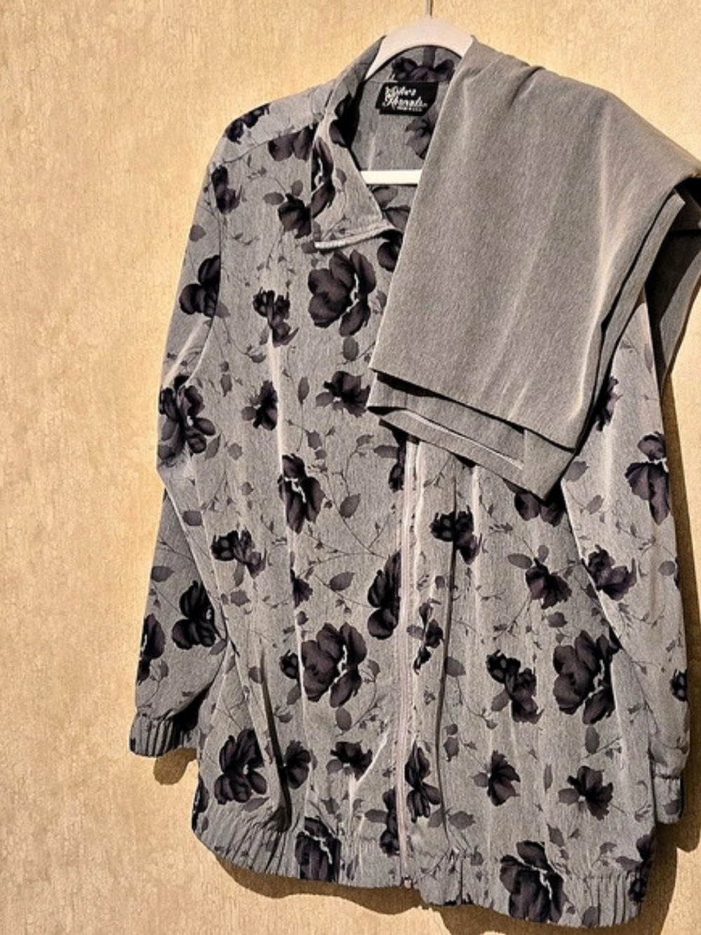 Silver Threads Inc. Floral Button Down Shirt in Gray & Black Size 1X